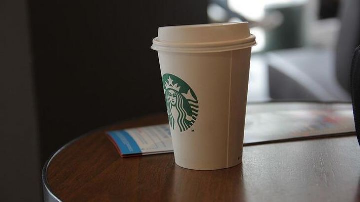 Starbucks-ın satışları artıb