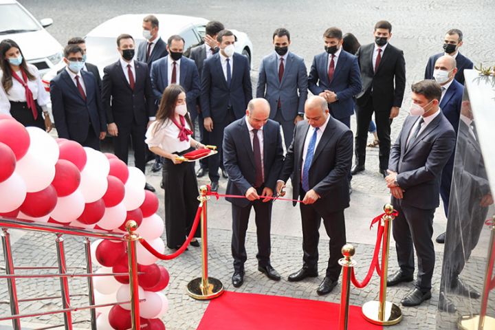 İri bank ipoteka və sahibkarlıq yönümlü filialını istifadəyə verdi