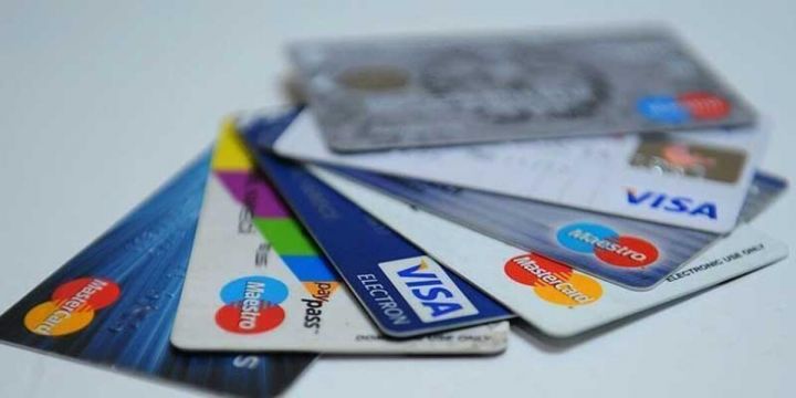 Azərbaycanda kredit kartları əməkhaqqı kartlarından çox artıb