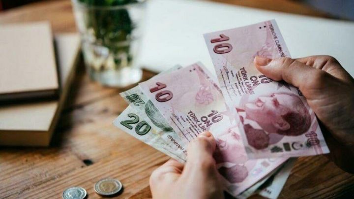 1 Türk lirəsi 11 qəpikdən də aşağı düşdü