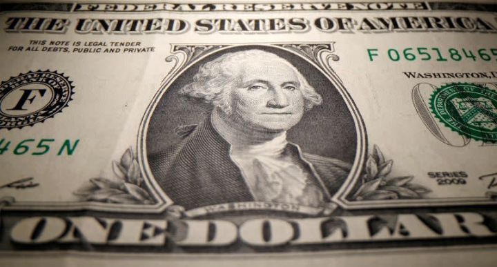 Dolların bazar ertəsinə rəsmi məzənnəsi açıqlandı