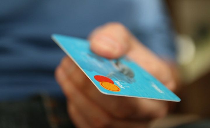Azərbaycanda kredit kartları maaş kartlarından daha çox artıb