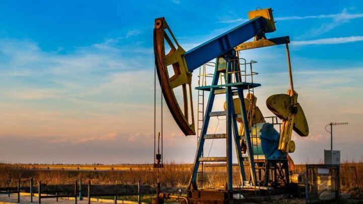 Neft qiymətləri, OPEC+ yığıncağının təxirə salınması ilə düşməkdə davam edir