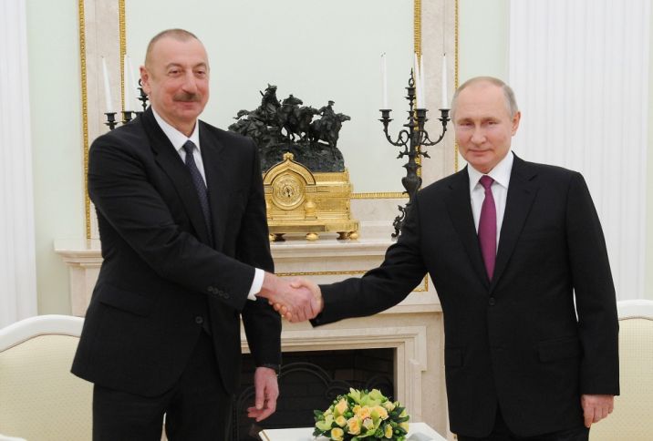 Əliyev və Putinin ikitərəfli görüşü olub