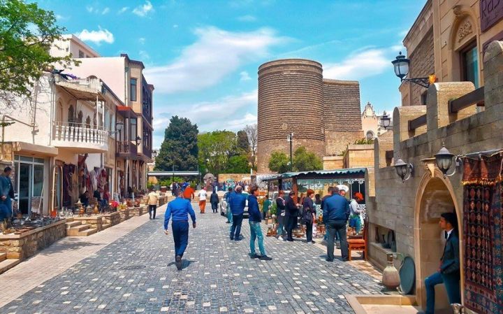 Azərbaycanda yaşayan əcnəbilərin sayı açıqlandı