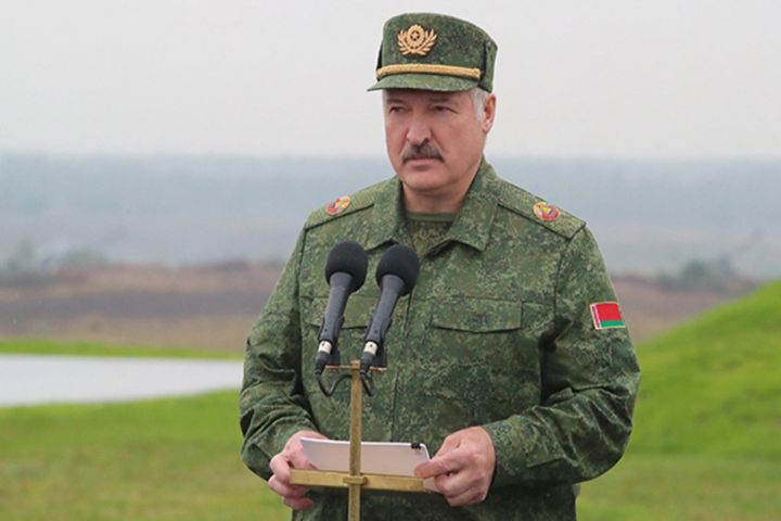 Lukaşenko hərbçilərlə əməliyyat müşavirəsi keçirəcək