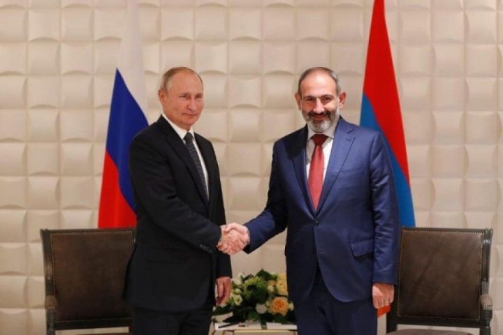 Putin və Paşinyan arasında telefon danışığı olub