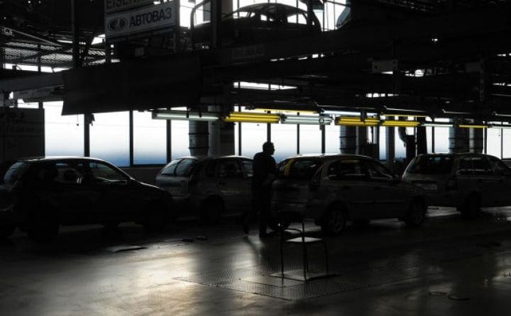 “AvtoVAZ” işçilərini məzuniyyətə göndərir