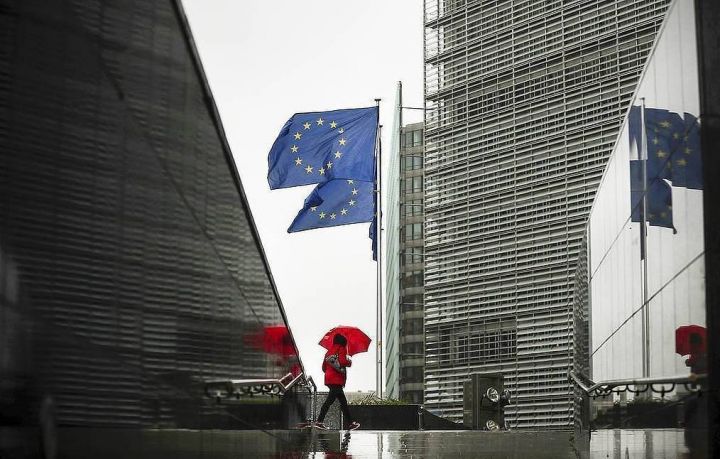 Aİ rusiyalı iş adamlarının aktivlərini Ukraynanın xeyrinə özgəninkiləşdirmək imkanını nəzərdən keçirir - Bloomberg