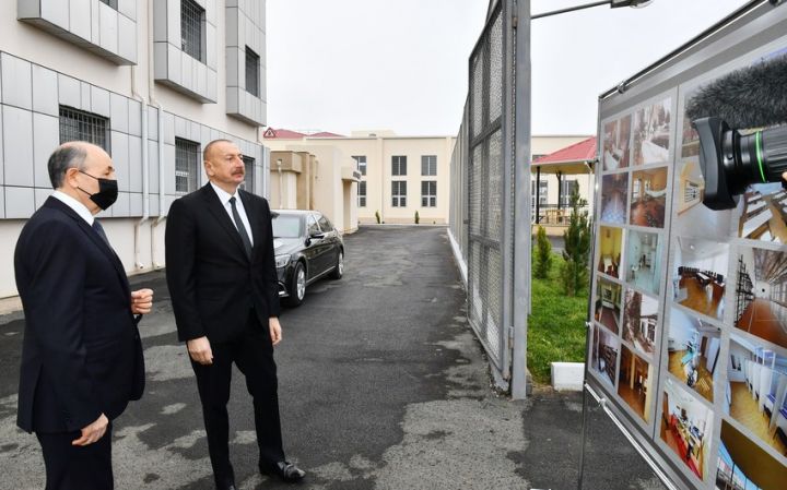 Prezident yeni inşa edilmiş penitensiar müəssisələrdə yaradılan şəraitlə tanış olub