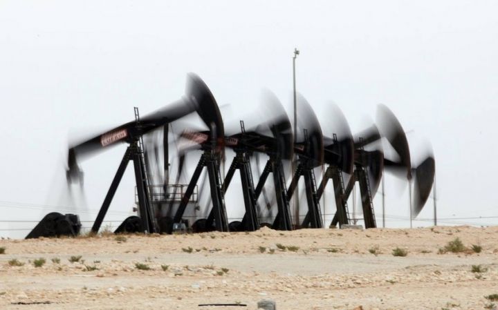 Fitch neft qiymətlərində davamlı artım üçün heç bir əsas səbəb görmür