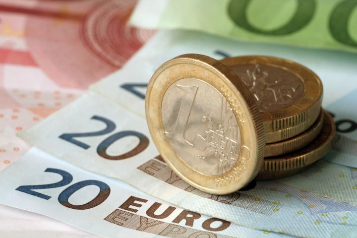 Avronun manata qarşı məzənnəsi 20 aylıq minimuma enib