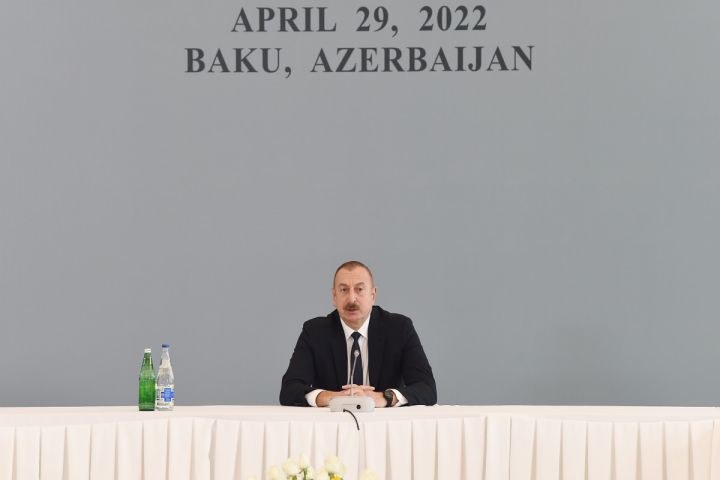 "Rumıniya və Gürcüstan arasında Qara dənizin dibindən keçən elektrik xətləri barədə layihələri birləşdirmək imkanlarını dəyərləndiririk"