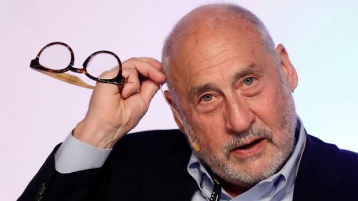 Nobel mükafatlı iqtisadçı: Neft qiymətləri, inflyasiya düşəcək