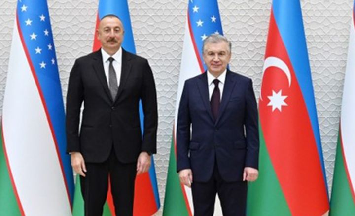 Özbəkistan-Azərbaycan investisiya fondunun tezliklə fəaliyyətə başlaması üzrə iş aparılır - Mirziyoyev Əliyevə zəng etdi