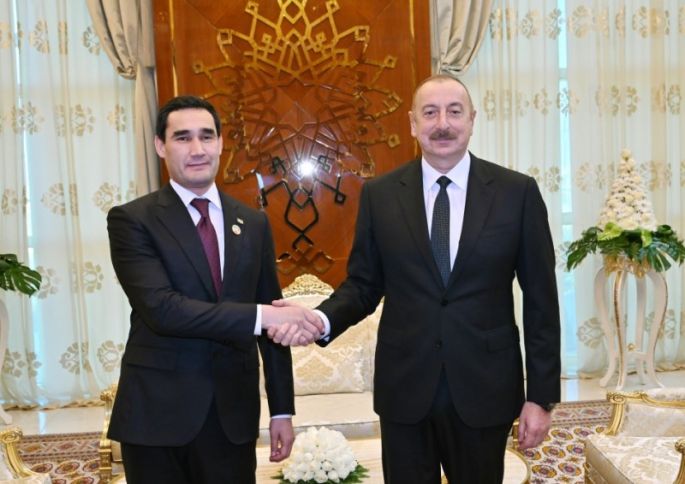 Əliyevin Berdiməhəmmədovlar ilə görüşü olub