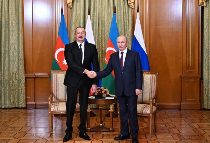 Putin Əliyevə zəng edib