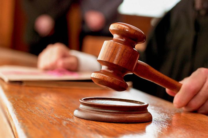 332 min manatlıq mənimsəmədə təqsirləndirilən sabiq şöbə müdiri zərərin ödənilməsinə görə vaxt istəyib