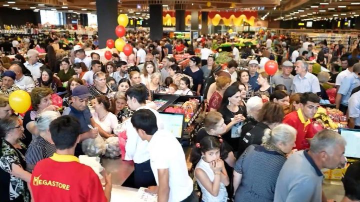 5 000 kvadratmetrlik ərazidə yerləşən supermarket açıldı
