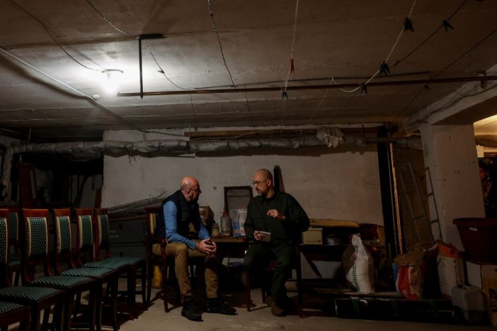 Ukraynanın Baş naziri və Avropa İttifaqı Şurasının Prezidenti sığınacaqda görüşüb