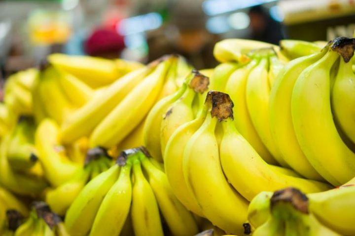 Bananda təəccüblü vəziyyət - İri supermarketlər hökmran mövqelərindən sui-istifadə edirlər?