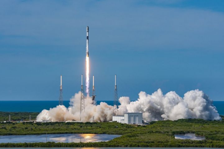 "Elon Musk Twitter-i almaq üçün SpaceX səhmlərinin bir hissəsini satmağı planlaşdırır"