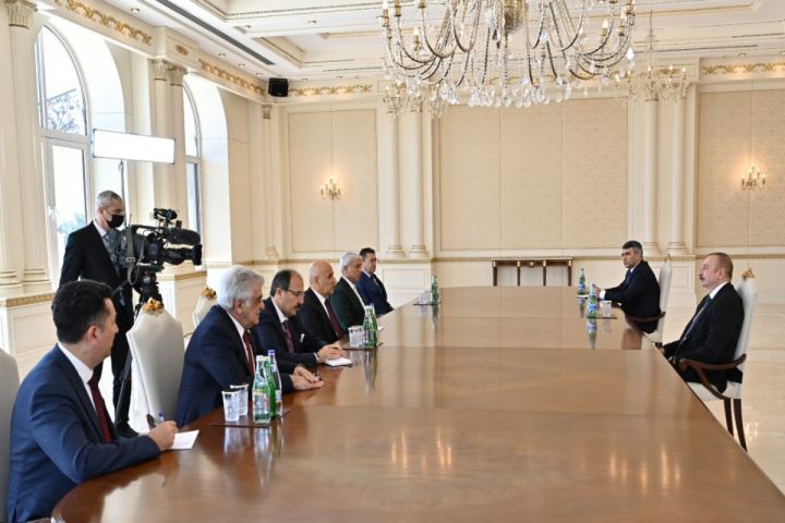 Prezident Türkiyənin kənd təsərrüfatı və meşəçilik nazirini qəbul edib