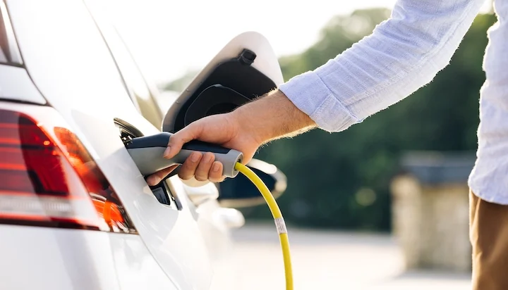 Elektrikli avtomobil vergisi 2027-ci ildə Britaniyaya 1,9 milyard dollar gəlir gətirəcək