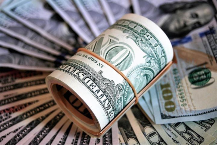 Gömrük İdarəsi: "Əsasən, dollarda pullar BƏƏ və Azərbaycana çıxarılır"