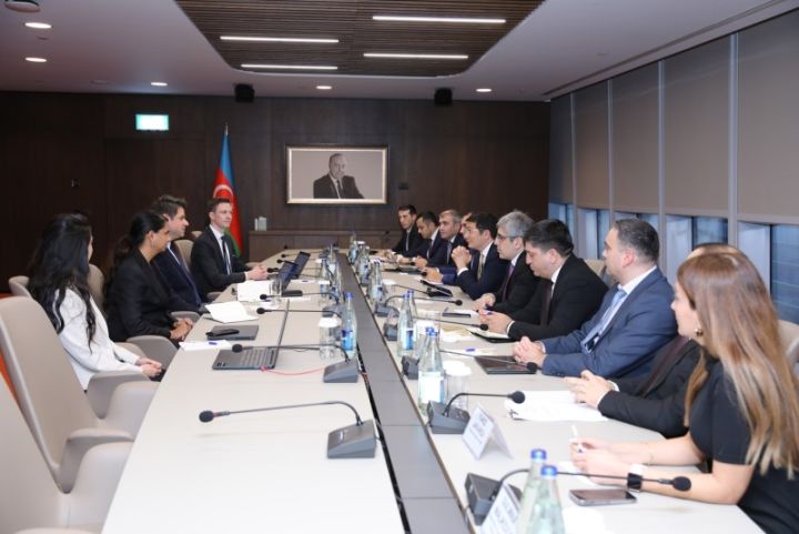 Elnur Əliyev Dünya İqtisadi Forumunun nümayəndə heyəti ilə görüşüb