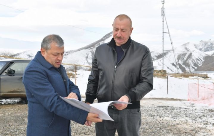 Prezident Turşsu qəsəbəsinin ərazisinə baxış keçirib