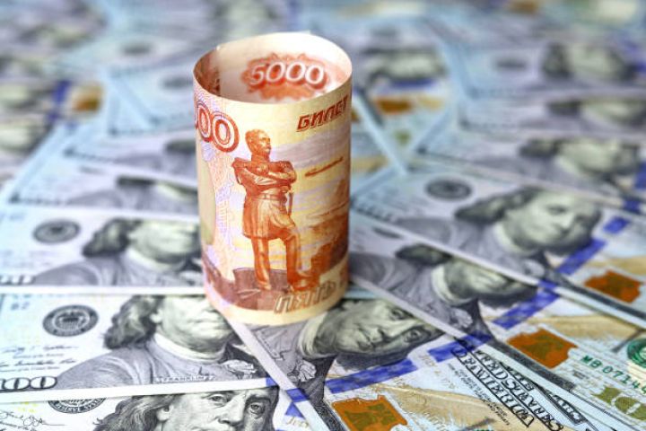 Moskva birjasında dolların məzənnəsi yüksəlib