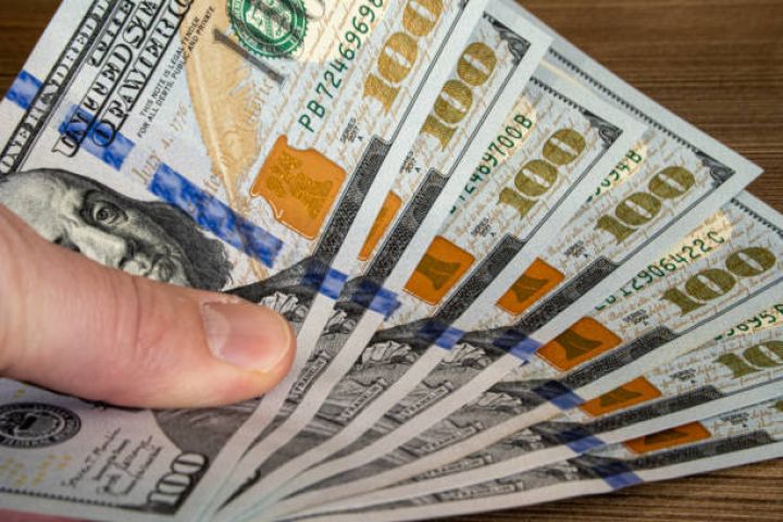Vətəndaşın şəxsiyyət vəsiqəsi olmadan necə 500 dollardan artıq məbləğ ala biləcəyi açıqlanıb