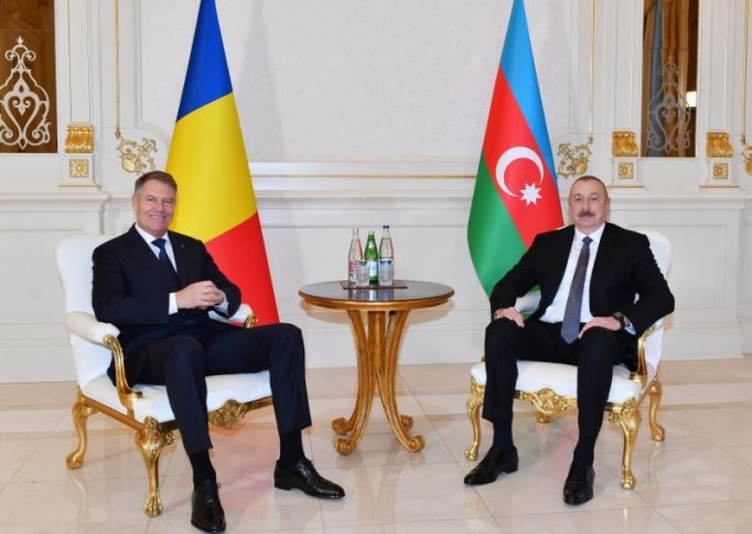 Əliyev Rumıniya Prezidentilə görüşüb, mətbuata bəyanatlarla çıxış ediblər