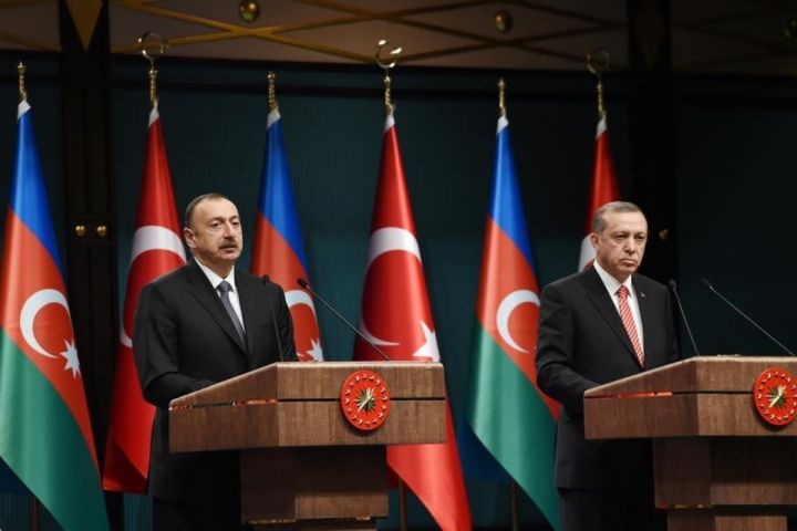 Azərbaycan Prezidenti Ərdoğana zəng etdi - "Bu, böyük fəlakətdir, 420 nəfər xilasedici göndərmişik"