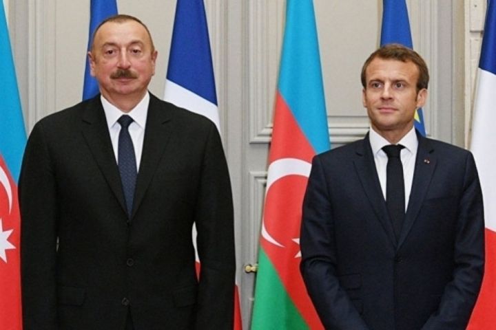 Makron Əliyevə zəng etdi