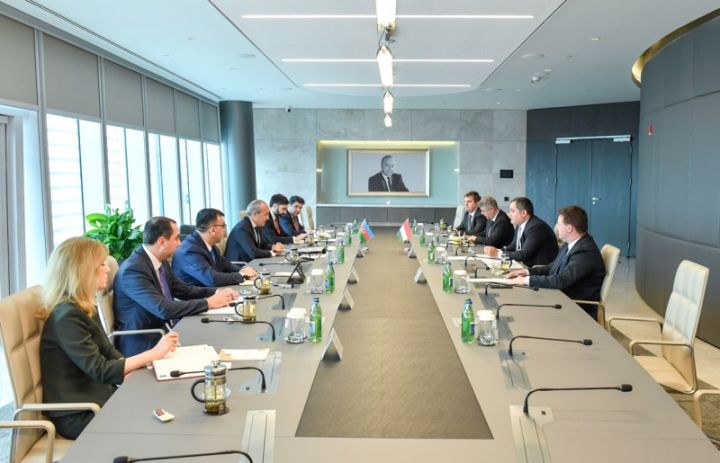 Azərbaycanın maliyyə sektoruna Macarıstan investisiyalarının qoyuluşu imkanları müzakirə edilib