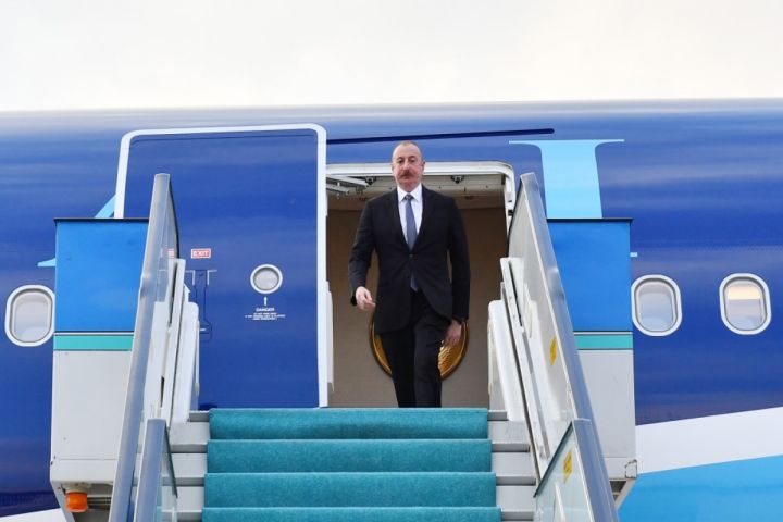 Əliyev Türkiyəyə getdi