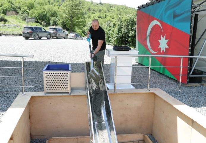 İlham Əliyev Kəlbəcərə səfər edib, təməlqoyma mərasimlərində iştirak edib