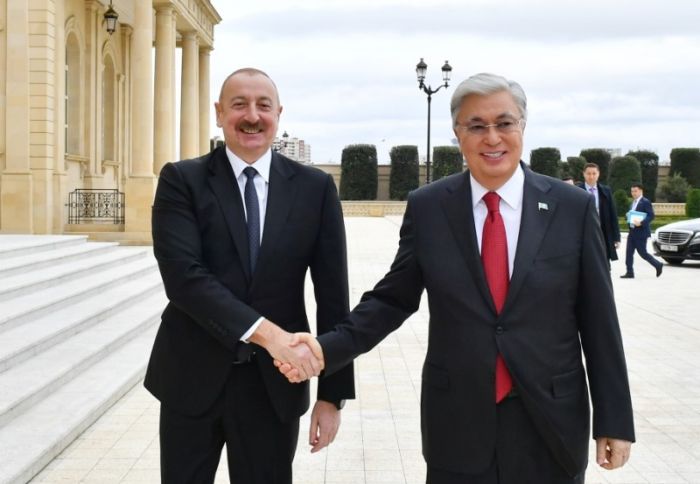 İlham Əliyev Qazaxıstan Prezidenti ilə görüşüb