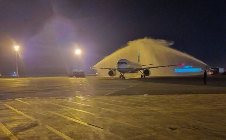 Bakı hava limanı Yunanıstan aviadaşıyıcısının ilk reysini qarşıladı