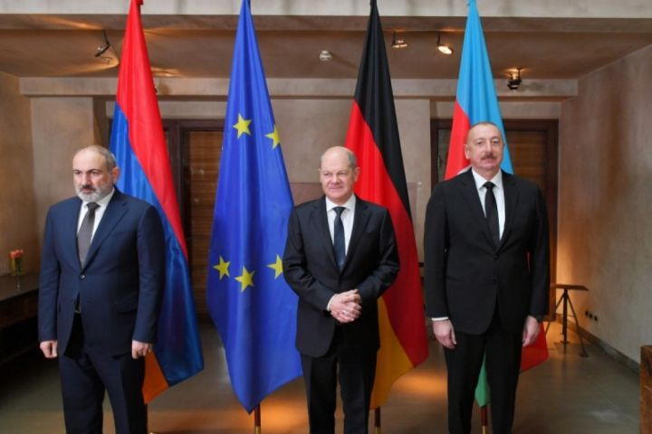 Azərbaycan və Ermənistan liderlərinin ikitərəfli görüşü başlayıb