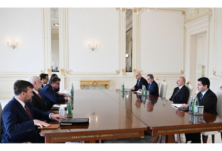 Prezident ABŞ Dövlət katibinin köməkçisini qəbul edib