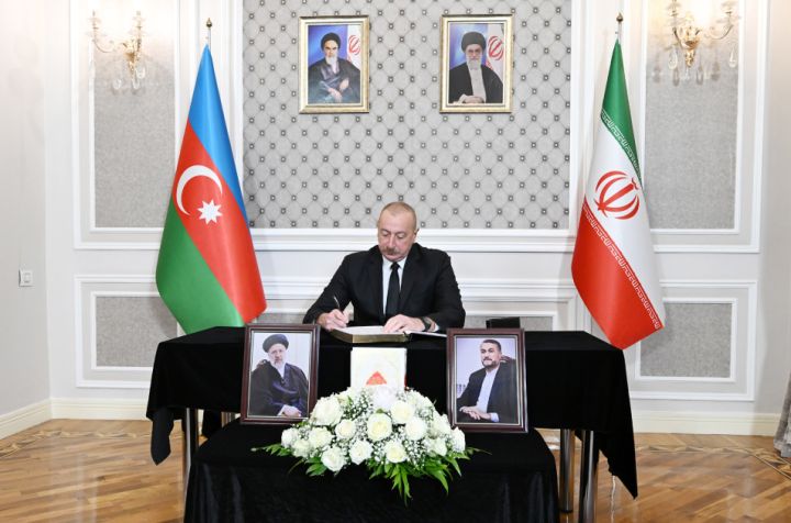İlham Əliyev İranın ölkəmizdəki səfirliyində olub