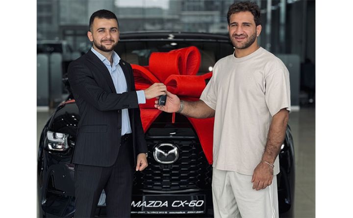 Hidayət Heydərova Mazda avtomobili hədiyyə edildi