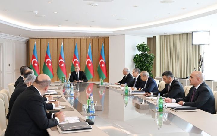 "Ayaqlarımızı yorğanımıza görə uzadırıq və uzatmalıyıq"