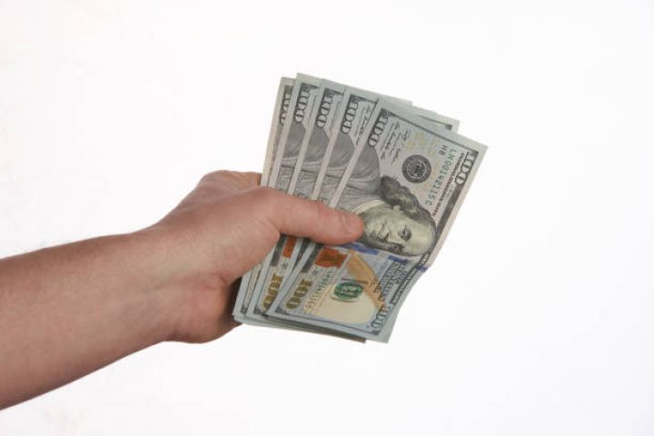 Banklar Dolları  0.27% ucuz alıb, 0.13% baha satıblar