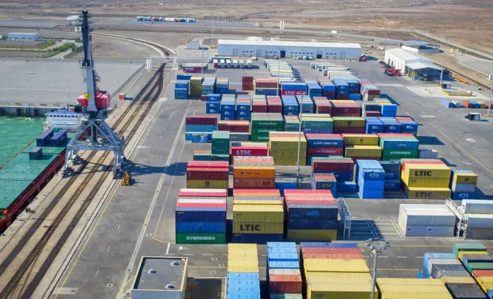 "Bu il Bakı Limanında  konteyner aşırılması 100 min TEU-nu keçərək"