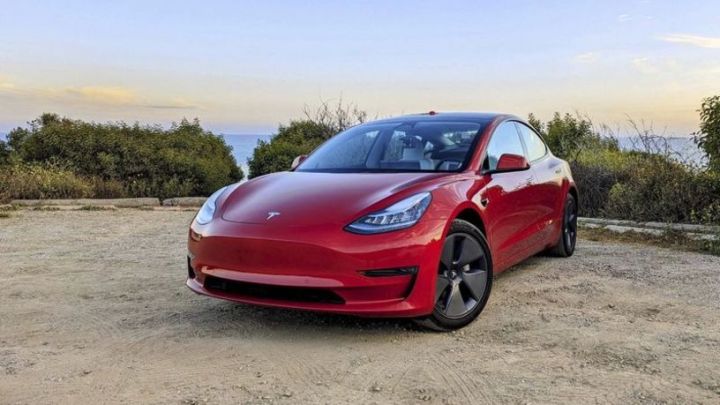 Almaniyada Tesla-nın satışları çöküb