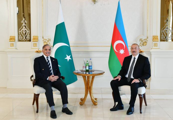 Pakistanın Baş naziri Azərbaycana gəlib, rəsmi qarşılanma mərasimi olub